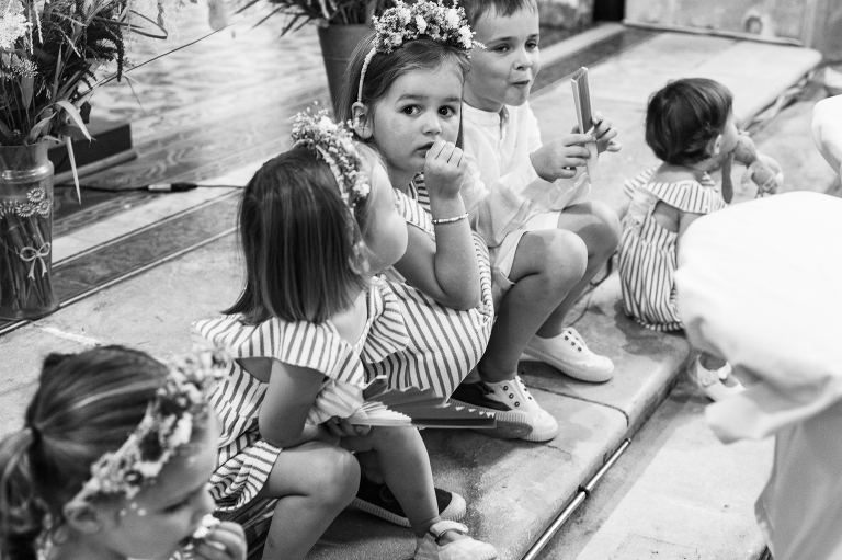 Cérémonie religieuse dans un petit village de la Vallée du lot