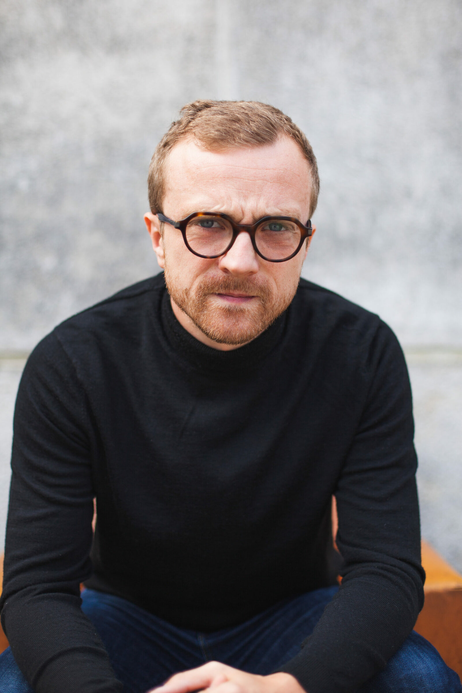 Portrait corporate regard franc et direct